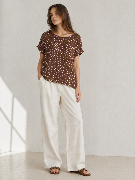YULVET Blusa fluida de lunares con caída ligera y escote redondo, diseño oversize con manga corta y detalle trasero abierto con lazada elegante