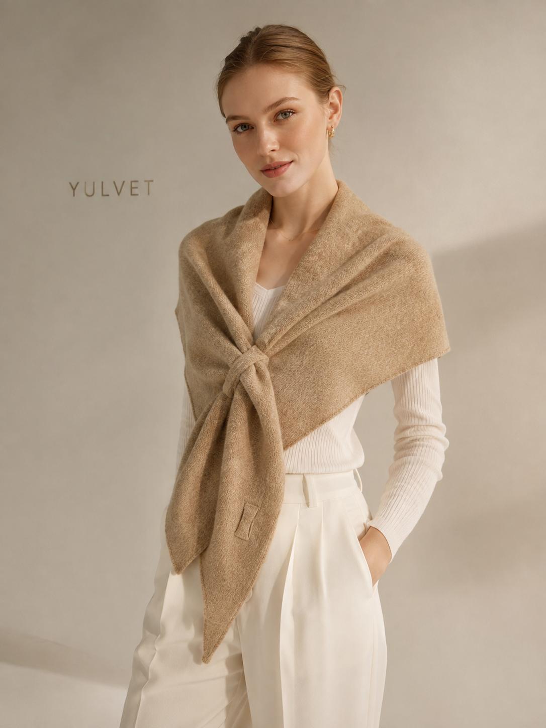 YULVET Chal Triangular para Mujer de 100% Poliéster con Abertura Pasante y Puntas Alargadas, Textura Suave y Caída Natural, Pañuelo Envolvente Versátil para Llevar como Bufanda o Estola