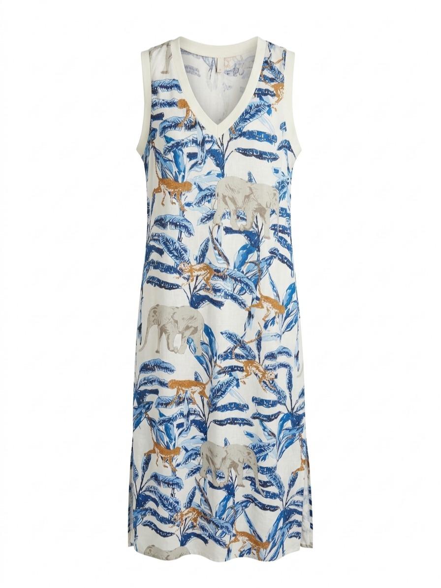 Vestido estampado tropical con animales en tonos azules y beige, escote en V sin mangas, corte fluido elegante con abertura lateral y tejido ligero ideal para verano
