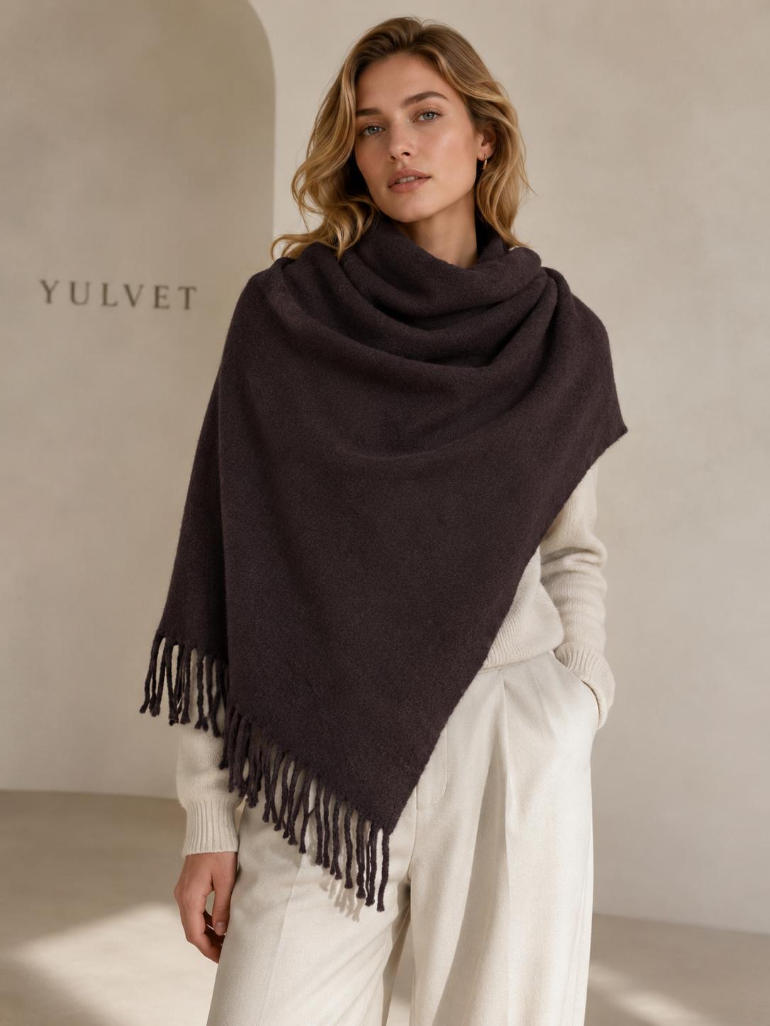 YULVET Pañuelo Triangular para Mujer de con Flecos en un Solo Lado, Bufanda Suave de Diseño Asimétrico y Caída Natural para Llevar al Cuello o como Chal sobre los Hombros