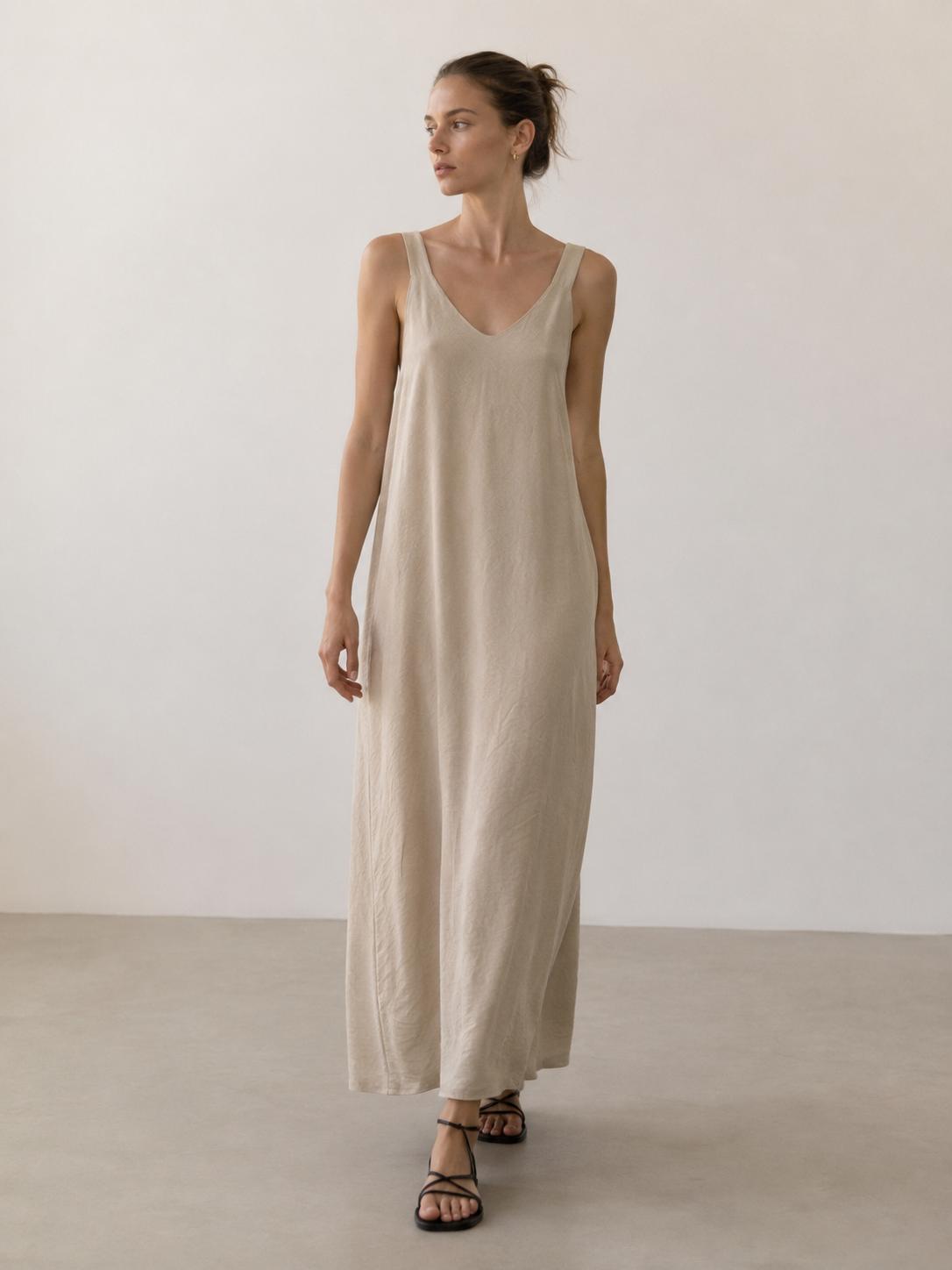 Vestido largo fluido YULVET de tirantes anchos con escote en pico y caída amplia efecto evasé