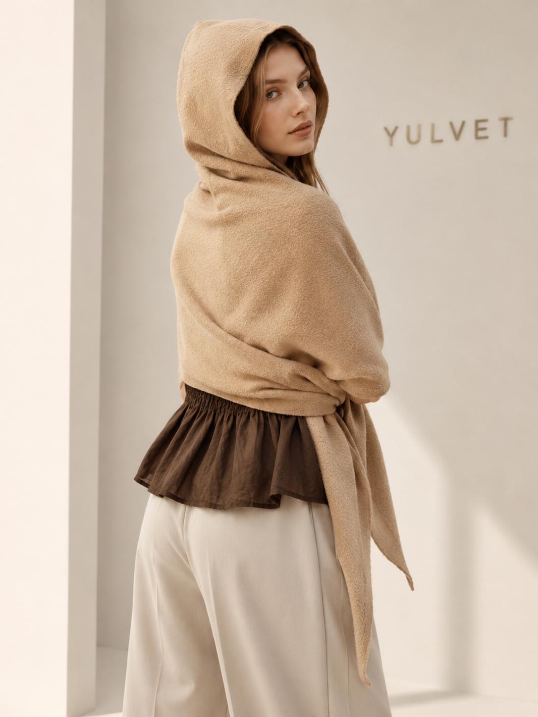 YULVET Capa Poncho con Capucha para Mujer | Chal Triangular de Tejido Suave con Caída Envolvente y Cierre Anudado | Capa Ligera Elegante para Otoño e Invierno