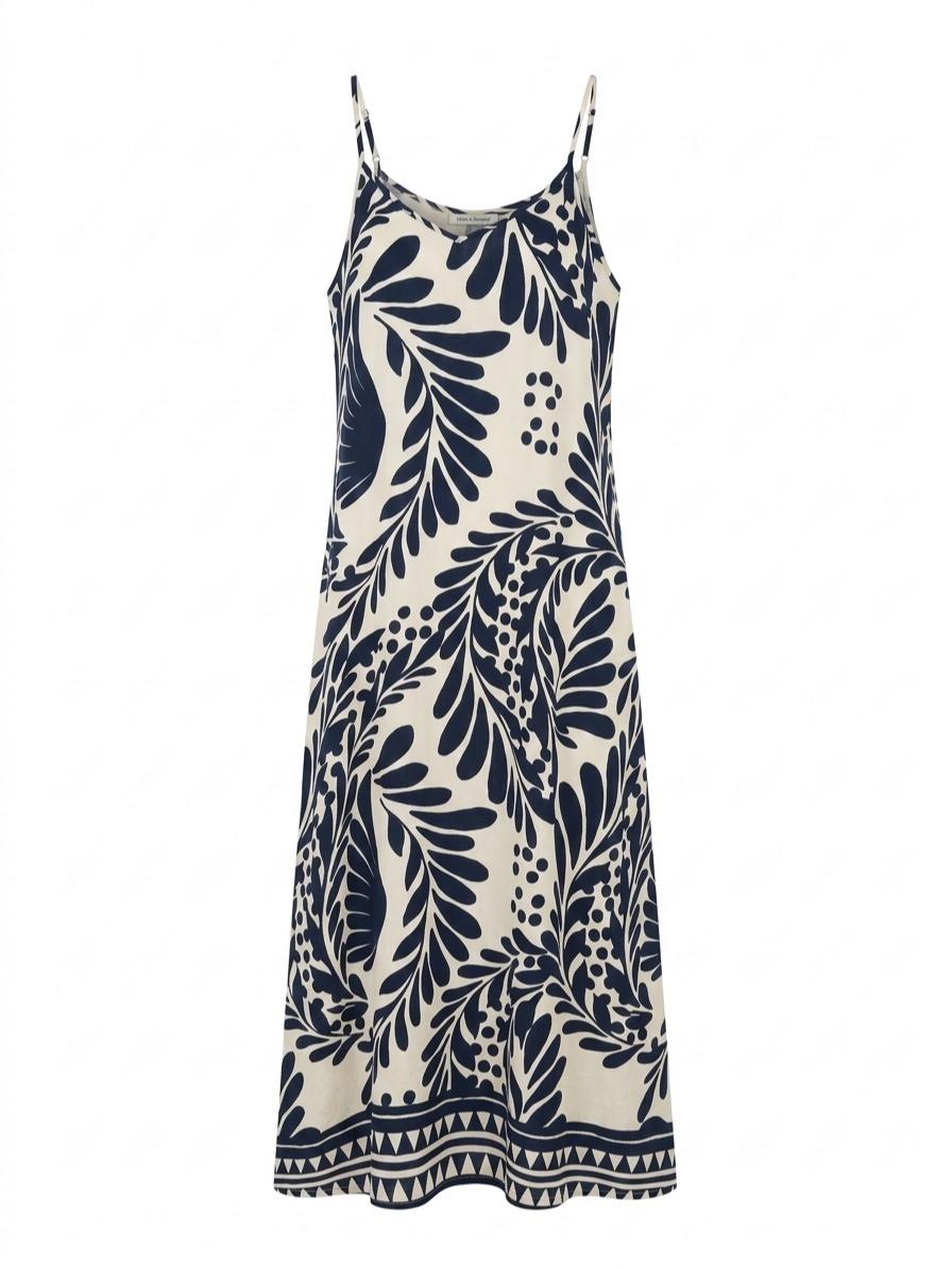 Vestido largo estampado hojas azul marino con tirantes finos, corte amplio fluido estilo boho elegante y tejido ligero ideal para verano