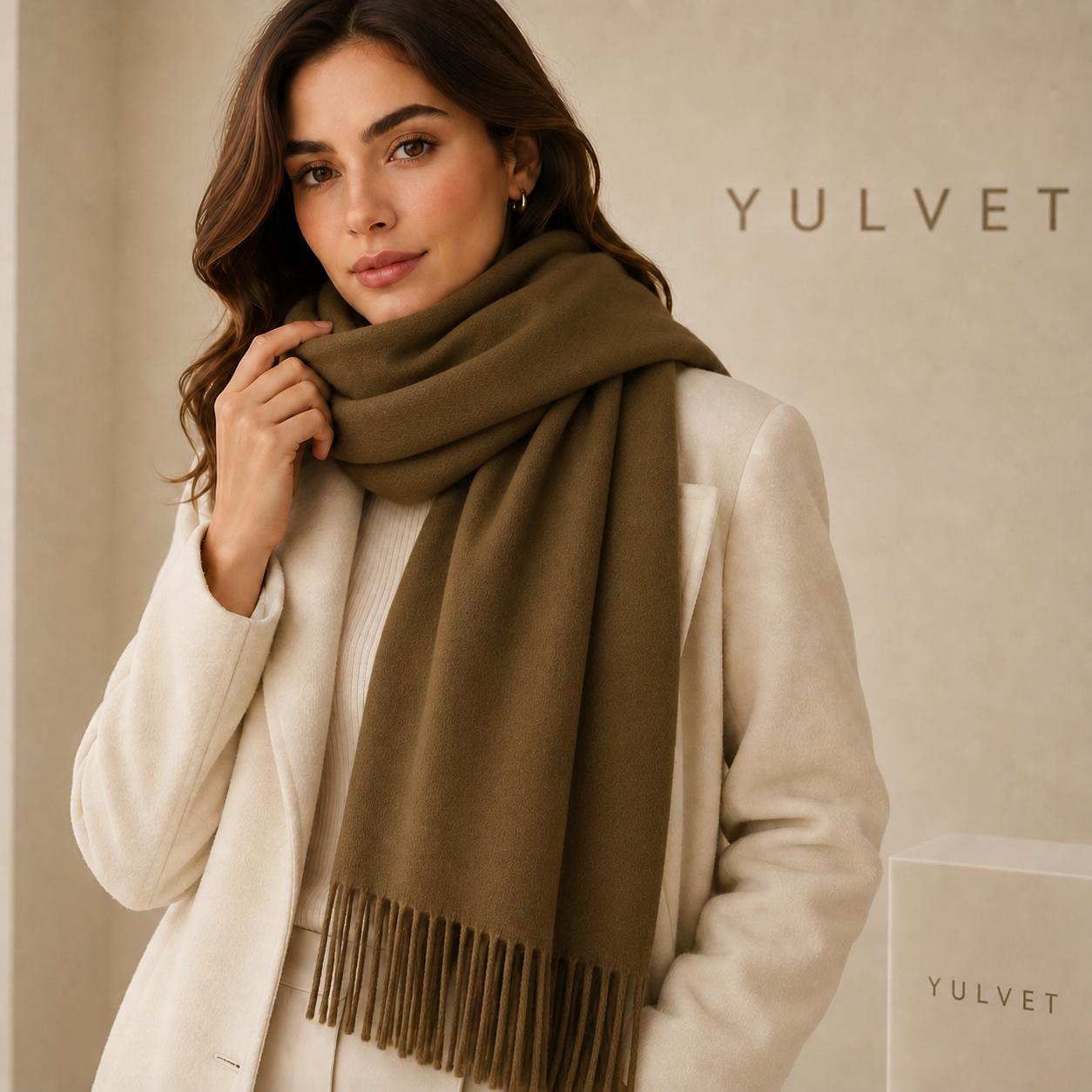 YULVET Bufanda grande para mujer de tacto suave con flecos, acabado liso y diseño elegante y versátil para uso diario, viajes y ocasiones especiales