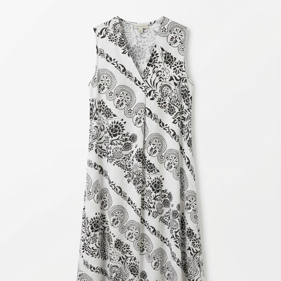 Vestido  estampado  estilo boho con escote en V, corte fluido y tejido ligero ideal para verano, diseño cómodo y elegante perfecto para looks casuales o vacaciones
