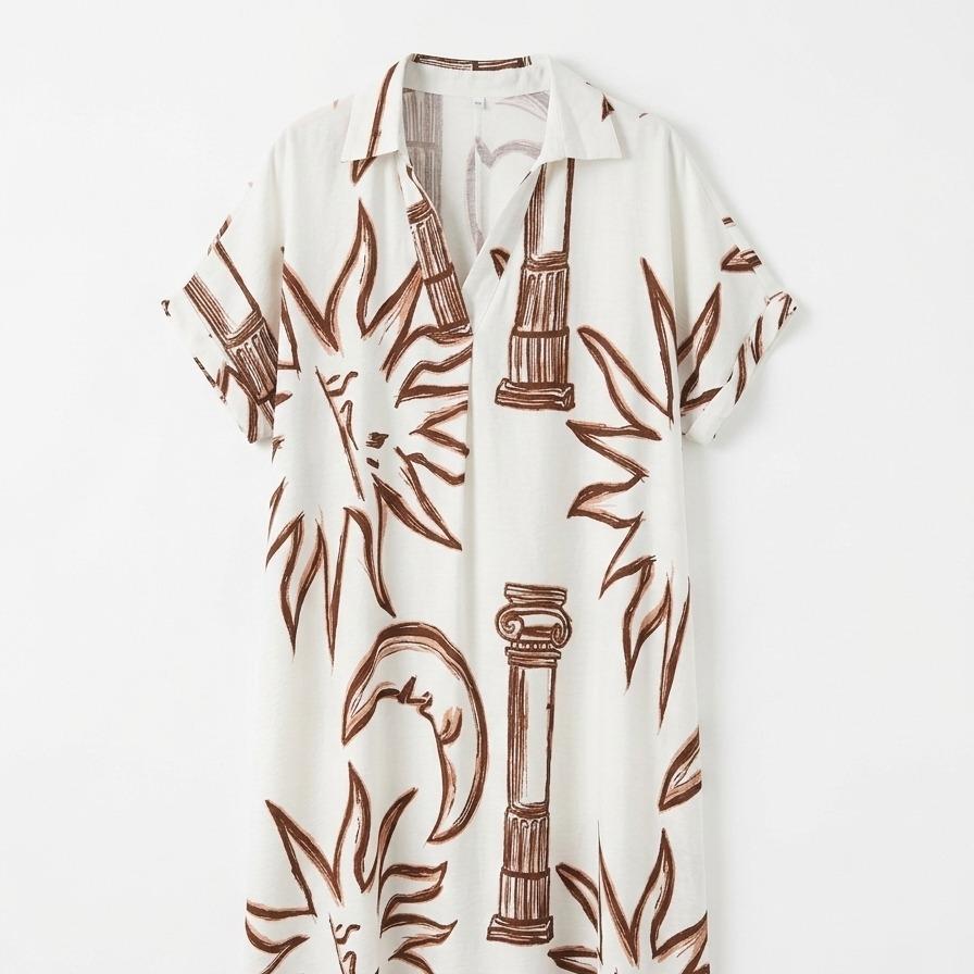 Vestido oversize estampado abstracto azul con cuello camisero y escote en V, manga corta amplia y bolsillos laterales, diseño fluido y elegante con tejido ligero y transpirable ideal para verano, look moderno y versátil perfecto para día a día