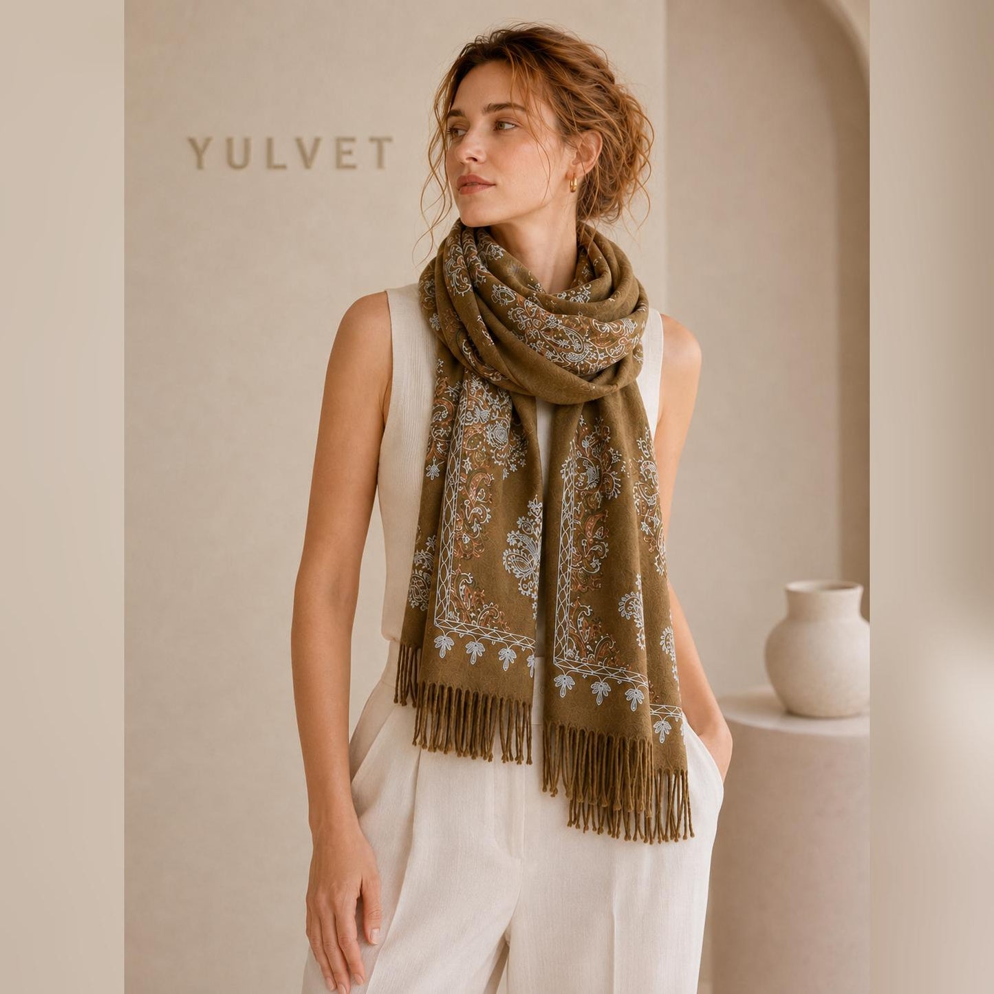 YULVET Bufanda de punto suave con estampado ornamental tipo jacquard, acabado elegante con flecos y diseño versátil para otoño e invierno
