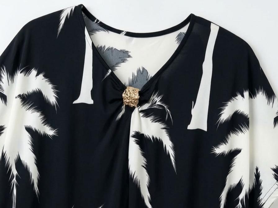 Vestido estampado tropical con escote en V y manga corta amplia, corte fluido oversize estilo elegante casual con tejido ligero ideal para verano