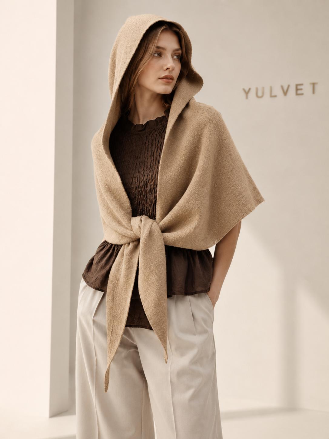 YULVET Capa Poncho con Capucha para Mujer | Chal Triangular de Tejido Suave con Caída Envolvente y Cierre Anudado | Capa Ligera Elegante para Otoño e Invierno