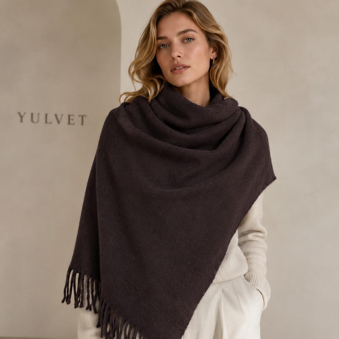 YULVET Pañuelo Triangular para Mujer de con Flecos en un Solo Lado, Bufanda Suave de Diseño Asimétrico y Caída Natural para Llevar al Cuello o como Chal sobre los Hombros