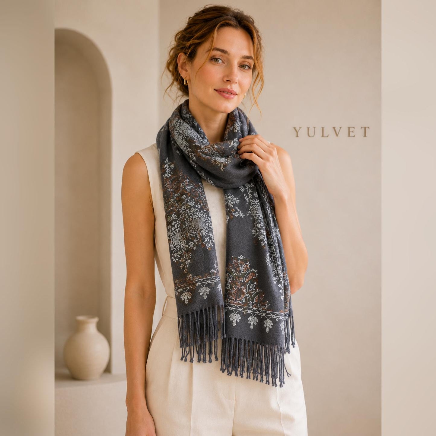 YULVET Bufanda de punto suave con estampado ornamental tipo jacquard, acabado elegante con flecos y diseño versátil para otoño e invierno