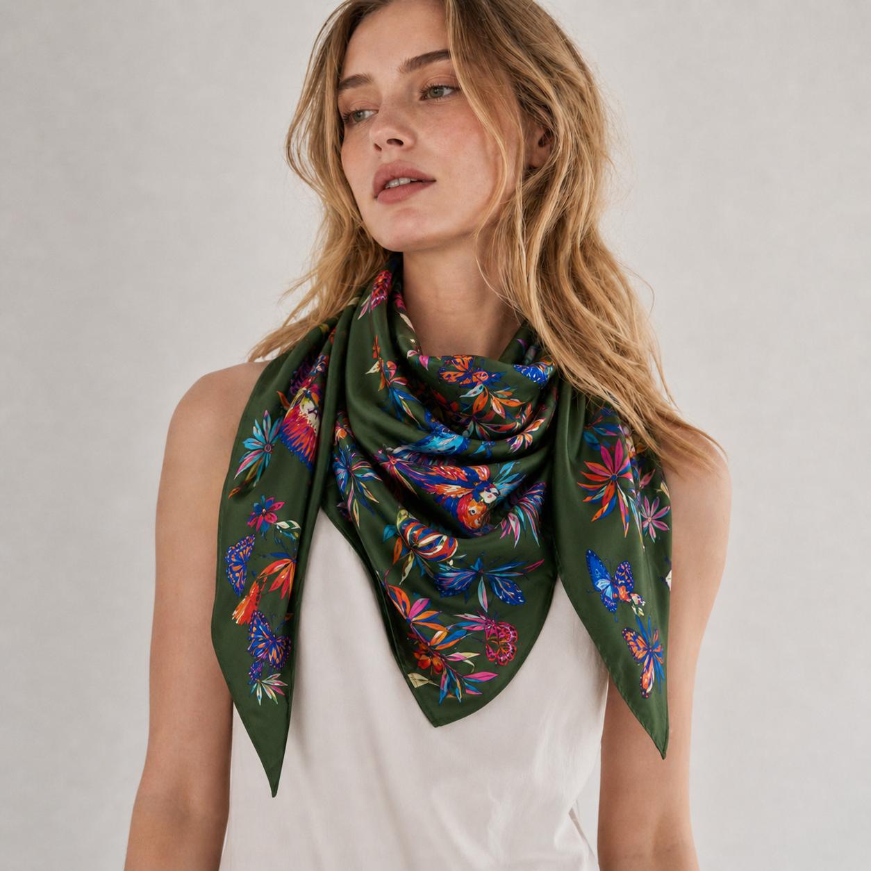 YULVET Pañuelo cuadrado satinado con estampado floral multicolor y mariposas, estilo elegante y versátil para looks sofisticados