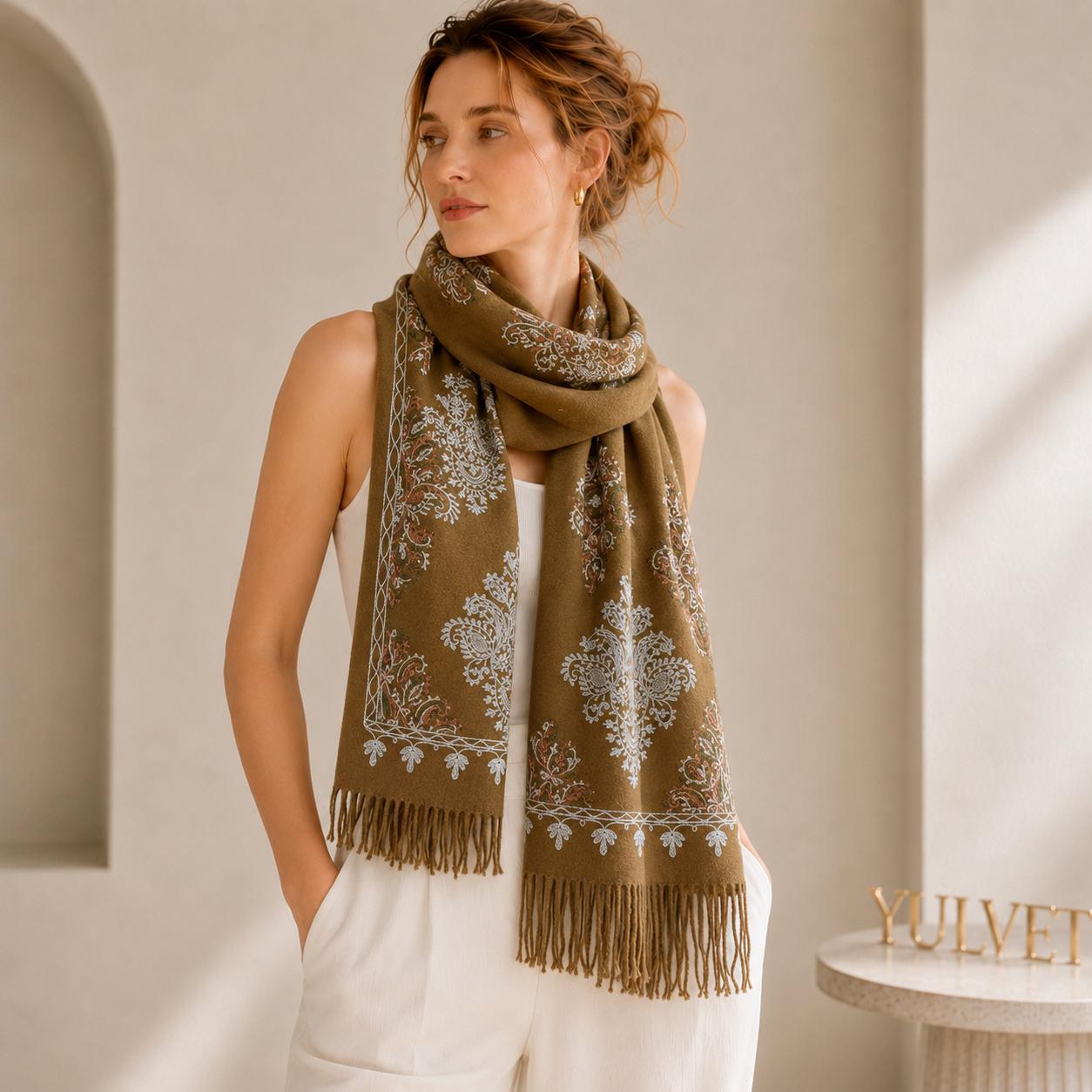 YULVET Bufanda de punto suave con estampado ornamental tipo jacquard, acabado elegante con flecos y diseño versátil para otoño e invierno