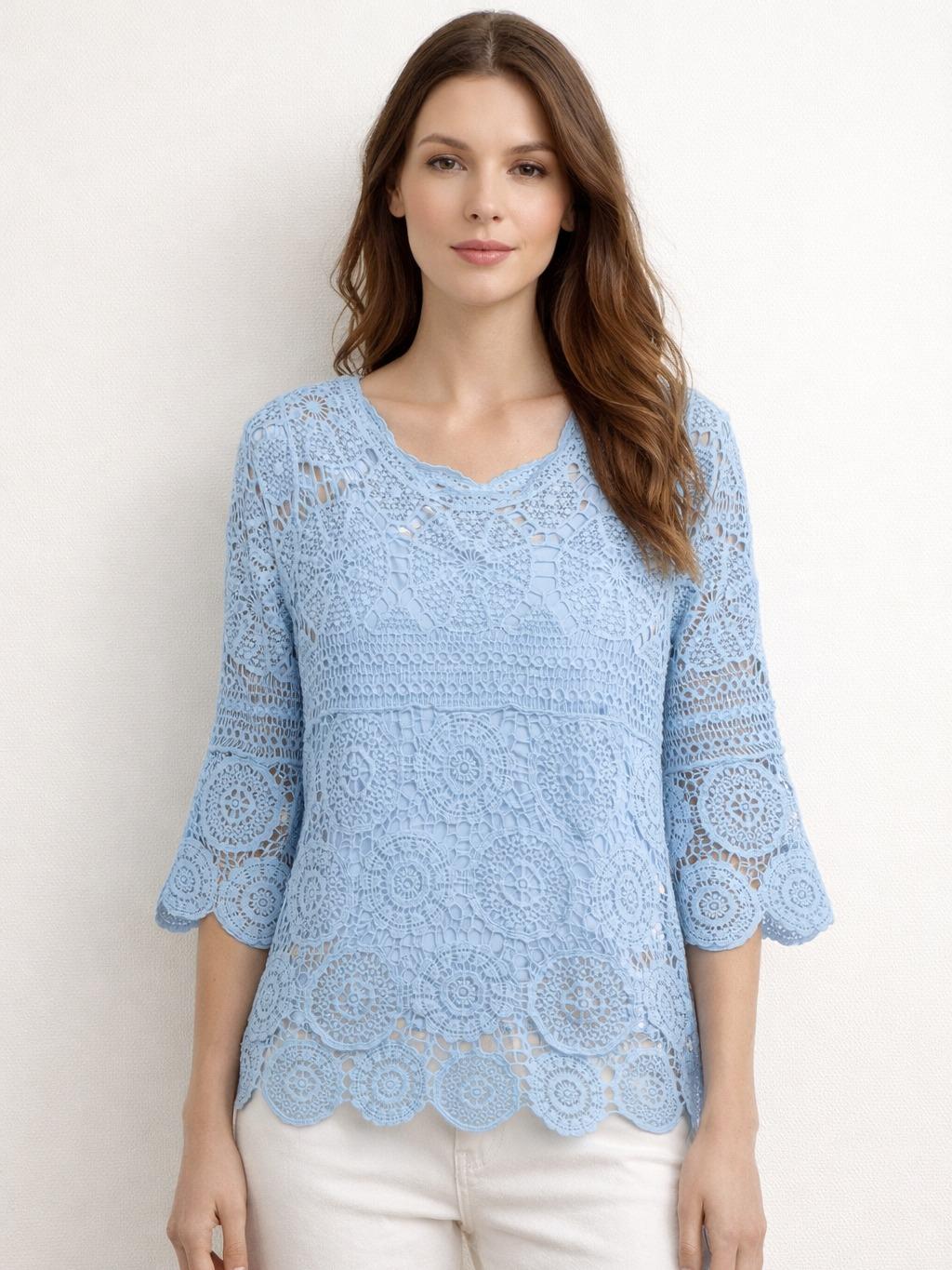 YULVET Blusa de encaje crochet floral con manga francesa acampanada y bajo ondulado en acabado calado elegante