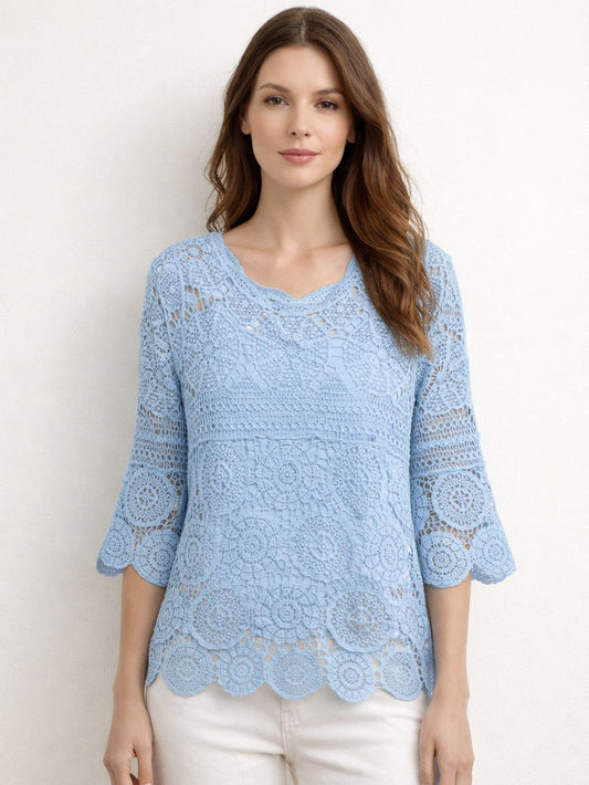 YULVET Blusa de encaje crochet floral con manga francesa acampanada y bajo ondulado en acabado calado elegante