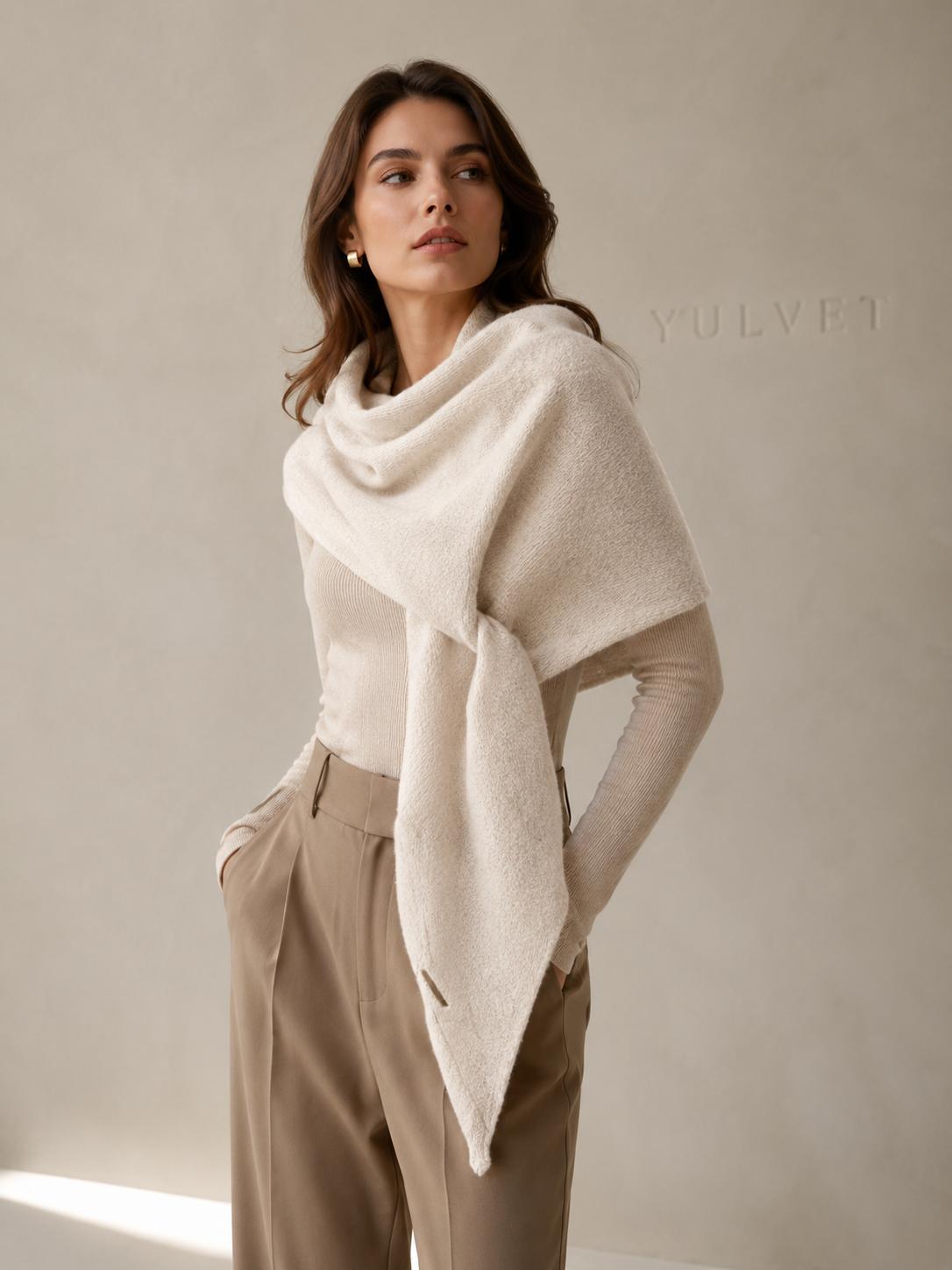 YULVET Chal Triangular para Mujer de 100% Poliéster con Abertura Pasante y Puntas Alargadas, Textura Suave y Caída Natural, Pañuelo Envolvente Versátil para Llevar como Bufanda o Estola