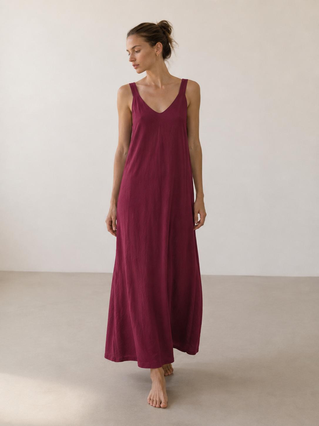 Vestido largo fluido YULVET de tirantes anchos con escote en pico y caída amplia efecto evasé