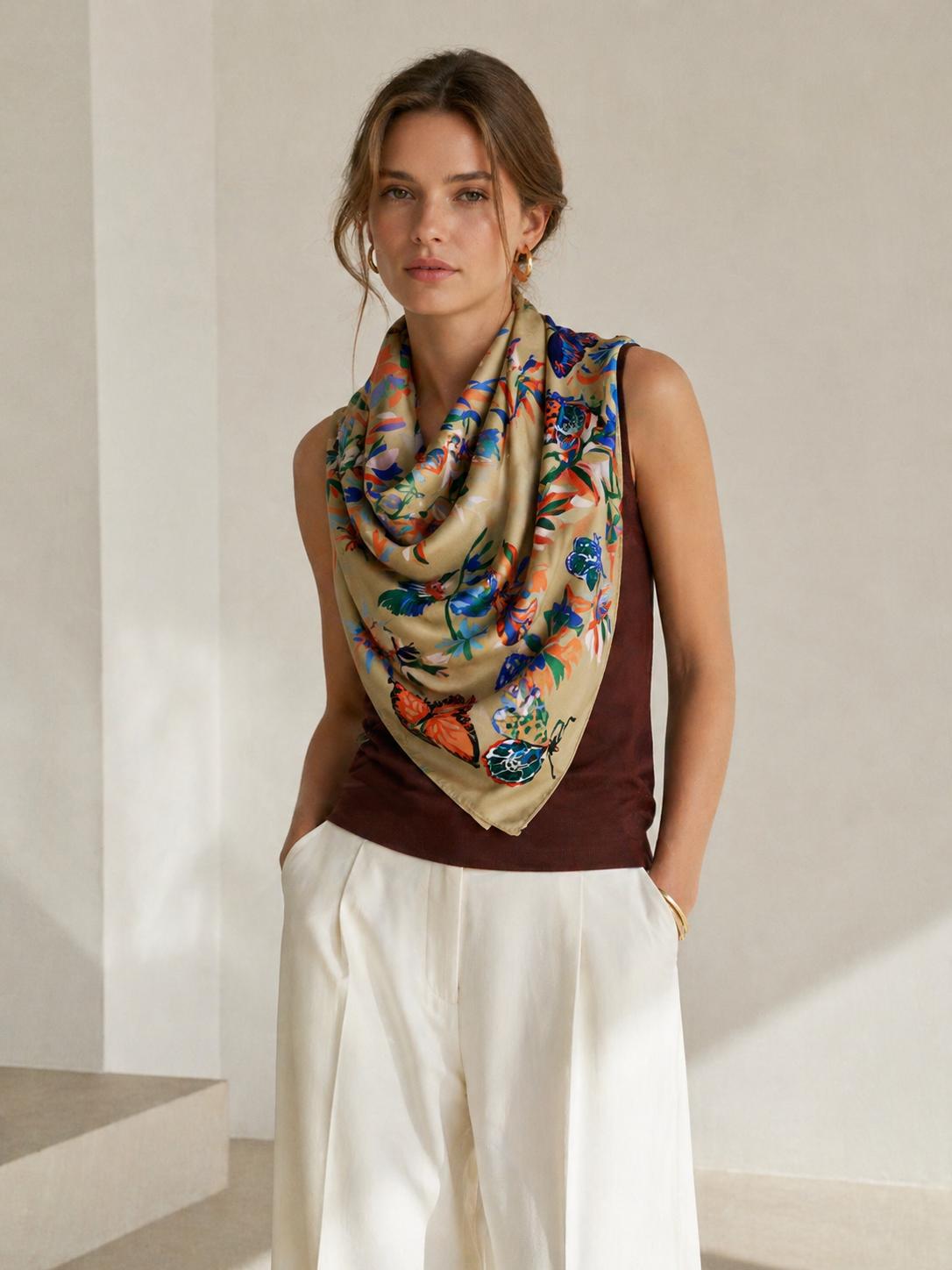 YULVET Pañuelo cuadrado satinado con estampado floral multicolor y mariposas, estilo elegante y versátil para looks sofisticados