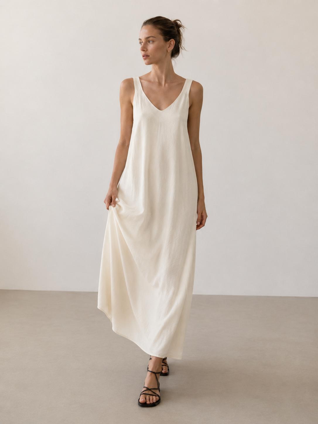 Vestido largo fluido YULVET de tirantes anchos con escote en pico y caída amplia efecto evasé