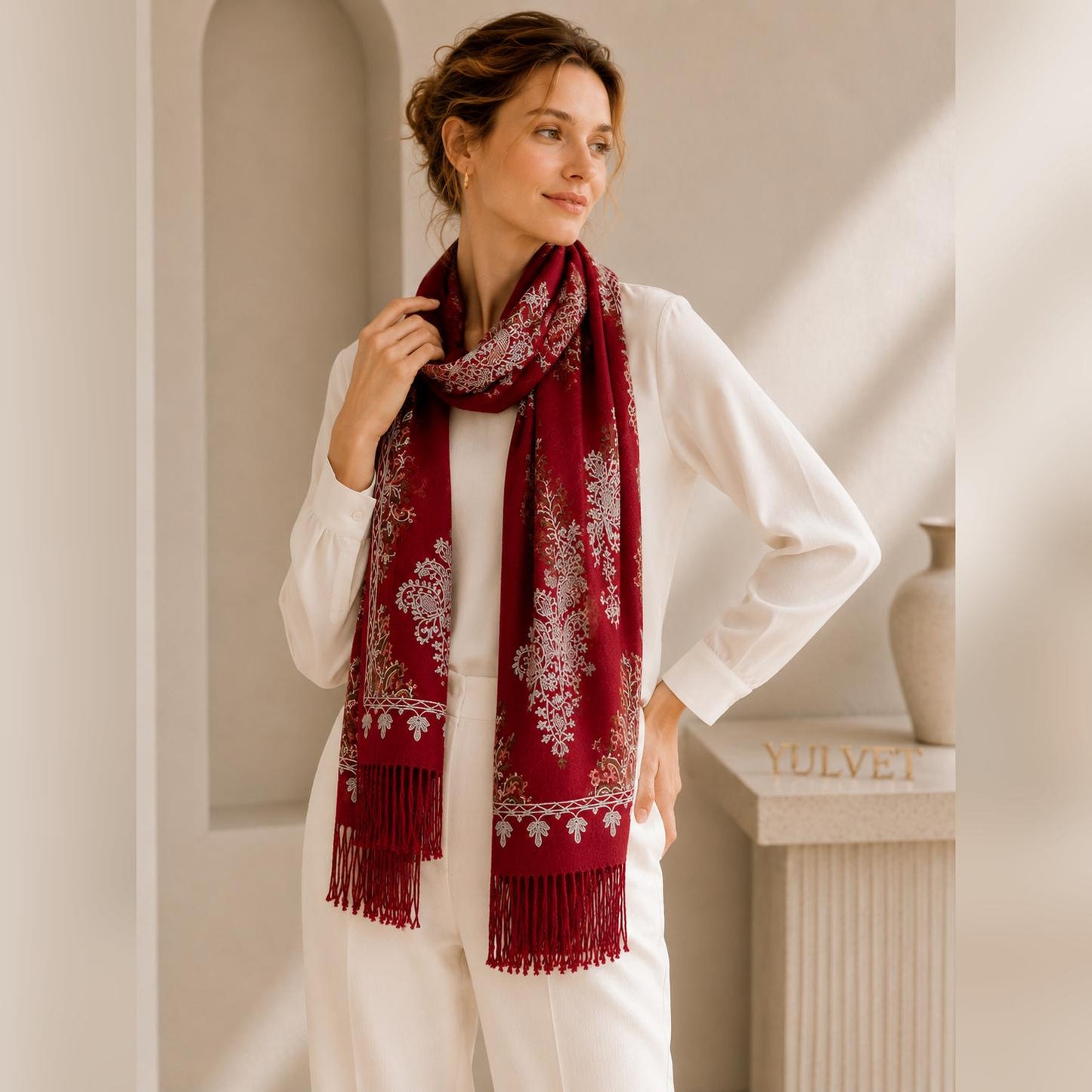 YULVET Bufanda de punto suave con estampado ornamental tipo jacquard, acabado elegante con flecos y diseño versátil para otoño e invierno