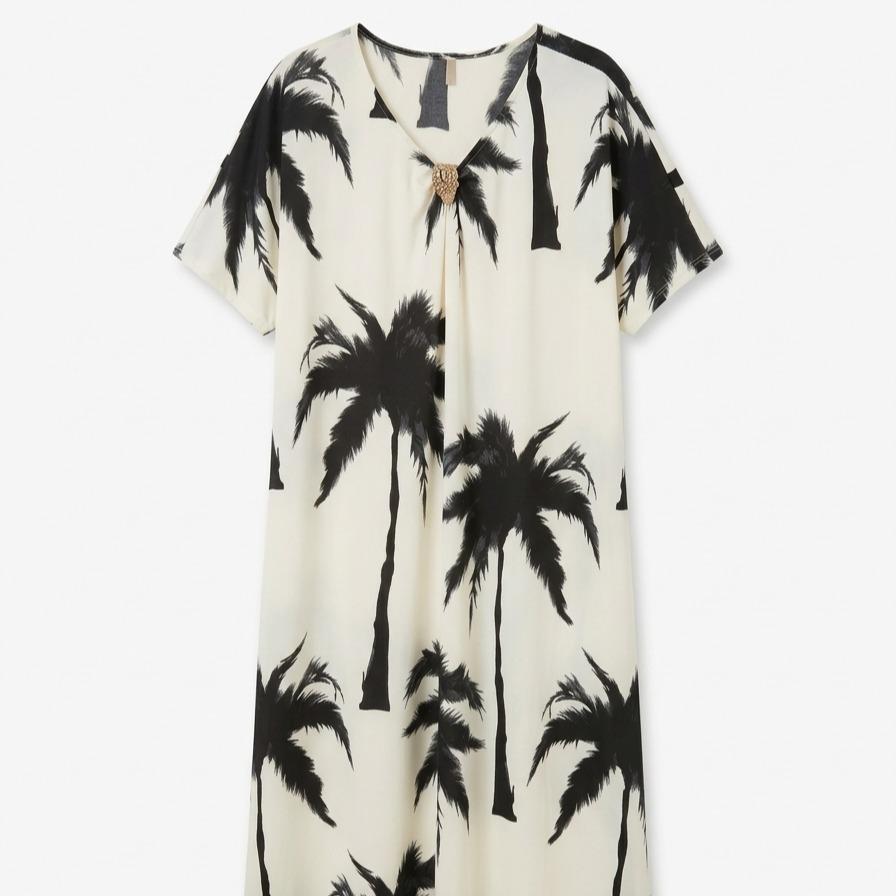 Vestido estampado tropical con escote en V y manga corta amplia, corte fluido oversize estilo elegante casual con tejido ligero ideal para verano